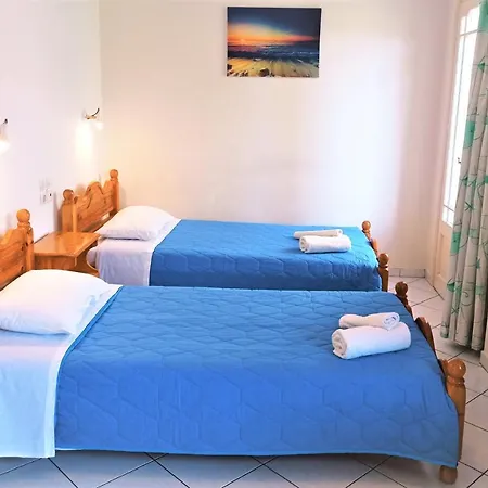 Marias' Quiet With Parking, Walk To Town Apartment Lefkáda