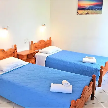 Marias' Quiet With Parking, Walk To Town Apartment *